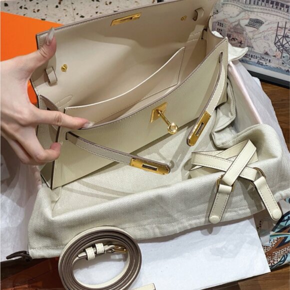 White Genuine Leather Envelope/ Baguette Bag | 2 Interchangeable Straps - Picture 6 of 6